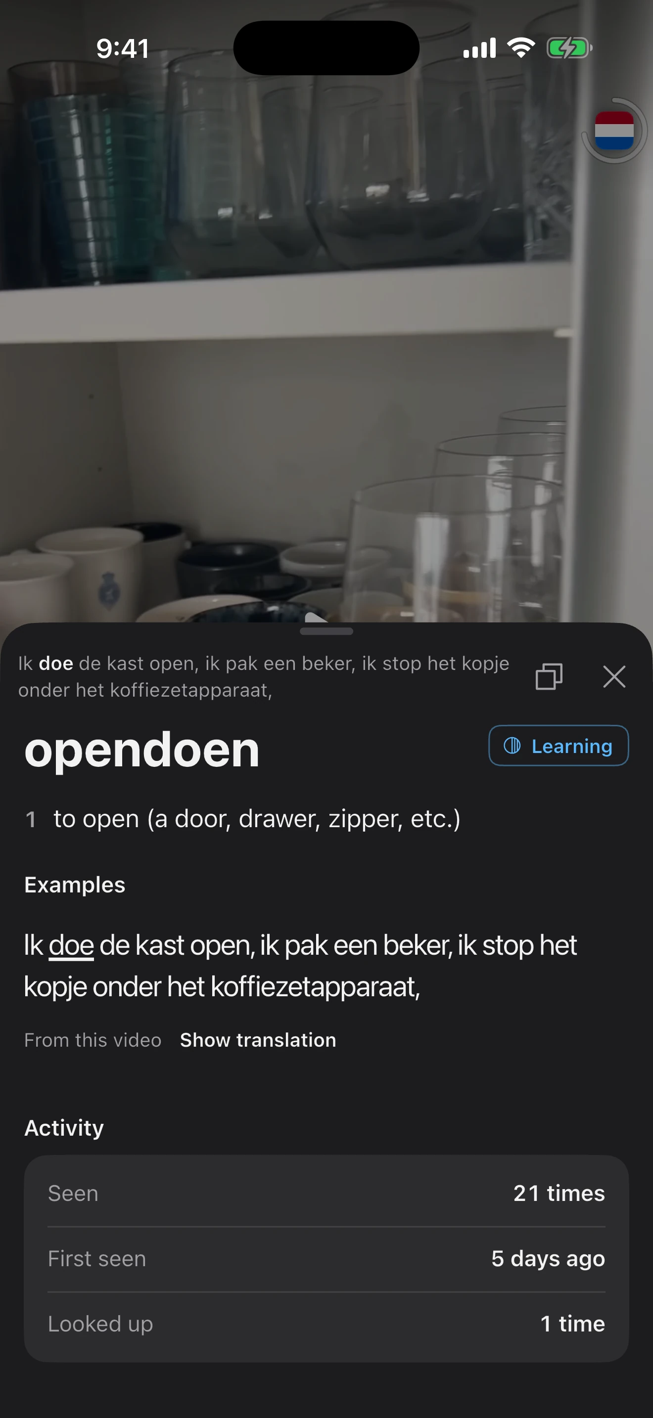 The dictionary entry for “opendoen”, the verb split across the line “Ik doe de kast open”